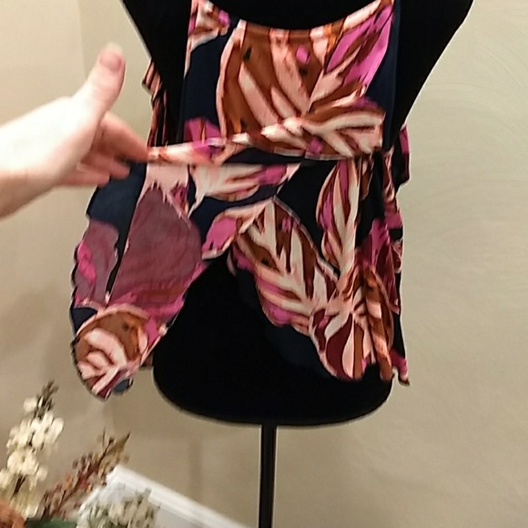 Mossimo floral tank - Picture 3 of 8